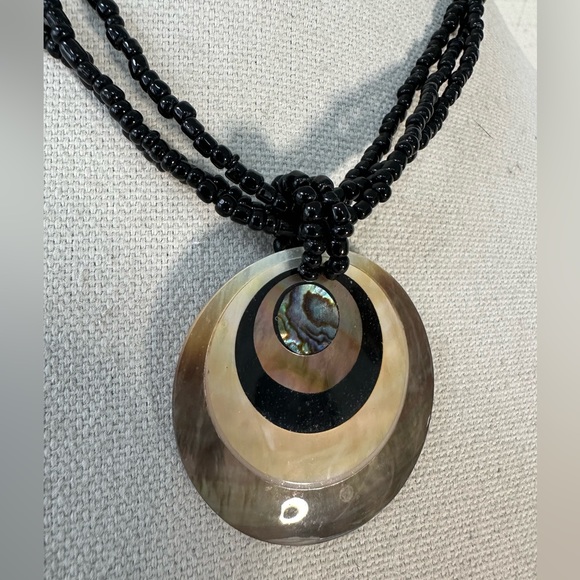 Gorgeous abalone shell pendant on black seed bead necklace - Picture 2 of 6